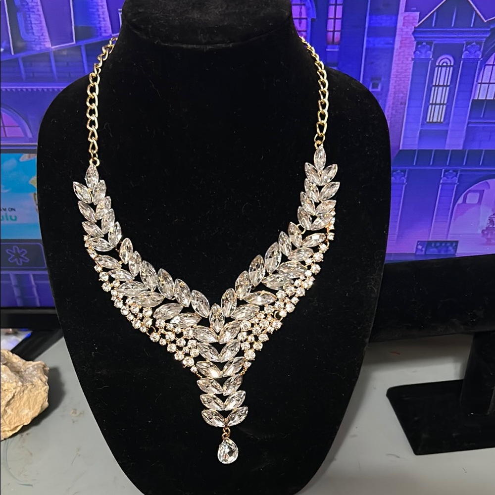 A Classy Chic Boutique Gold and Silver Statement Necklace
